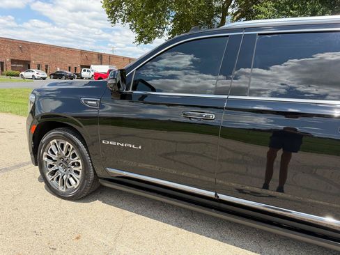 Used 2023 GMC Yukon XL Denali Ultimate AWD/4WD image 15