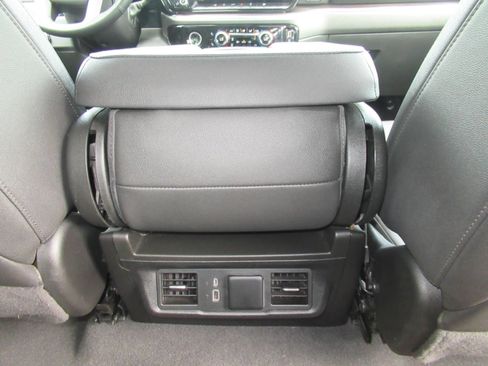 Used 2024 GMC Sierra 1500 SLT AWD/4WD image 31