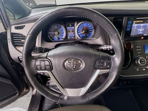 Used 2015 Toyota Sienna Limited Premium AWD/4WD image 11