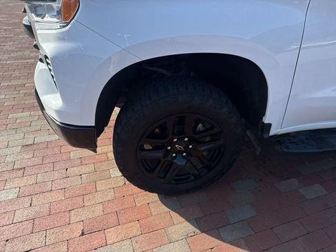 Used 2024 Chevrolet Silverado 1500 LT Trail Boss w/ LT Trail Boss Premium Package AWD/4WD image 2