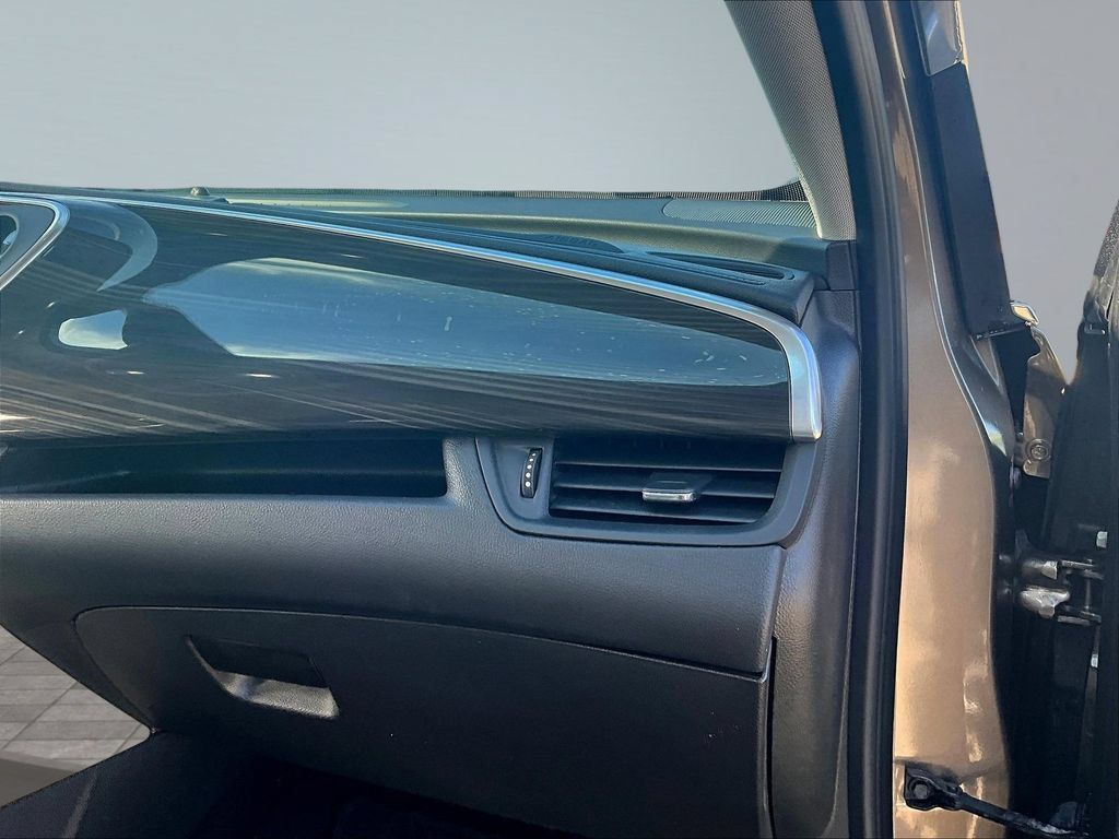 Used 2019 Buick Envision Essence AWD/4WD image 28