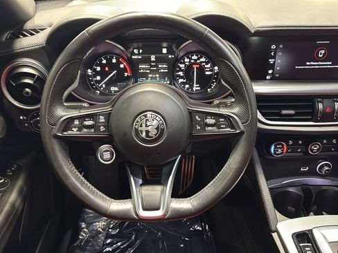 Used 2022 Alfa Romeo Stelvio Veloce AWD/4WD image 18