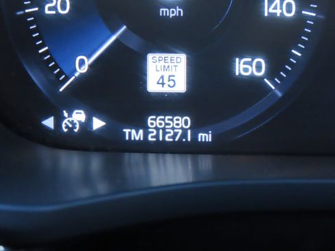 Used 2021 Volvo XC60 T5 Momentum w/ Protection Package Premier FWD image 20