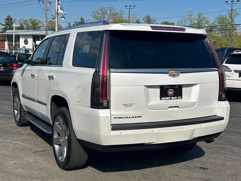 Used 2018 Cadillac Escalade Luxury AWD/4WD image 16