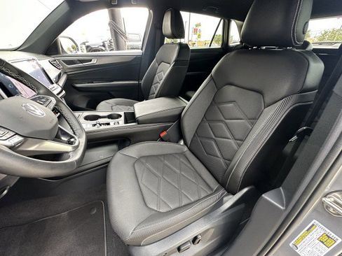 Used 2024 Volkswagen Atlas Cross Sport SE image 14