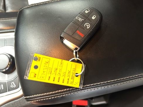 Used 2017 Jeep Grand Cherokee Limited w/ Luxury Group II image 26