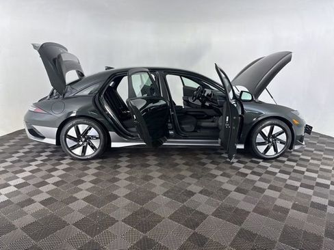 Used 2024 Hyundai Ioniq 6 SE RWD image 14