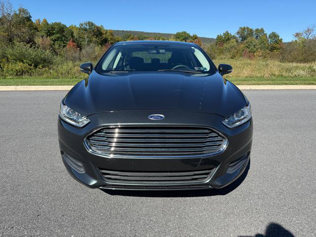 Used 2016 Ford Fusion SE FWD image 2