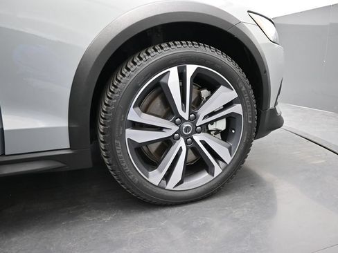 Used 2025 Volvo V60 B5 Cross Country Plus AWD/4WD image 17