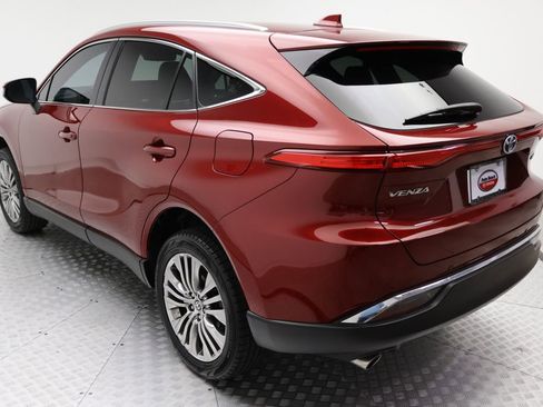 Used 2024 Toyota Venza Limited image 11
