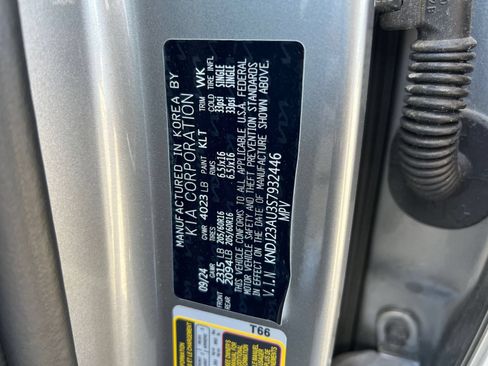 Used 2025 Kia Soul LX w/ LX Technology Package FWD image 23