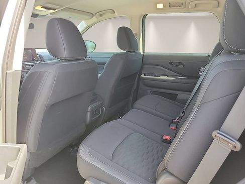 Used 2025 Nissan Pathfinder S AWD/4WD image 9
