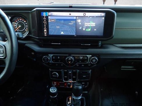 Used 2025 Jeep Gladiator Mojave AWD/4WD image 15