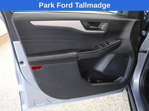 Used 2022 Ford Escape SE w/ SE Sport Appearance Package AWD/4WD image 11