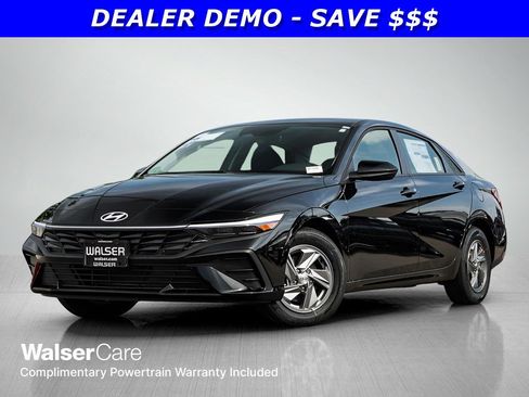 New 2025 Hyundai Elantra SE image 1