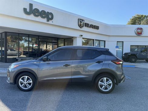 Used 2024 Nissan Kicks S image 8