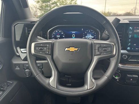 Used 2023 Chevrolet Silverado 1500 LT image 24