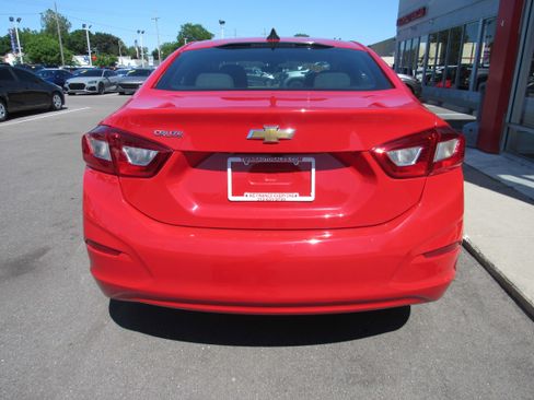 Used 2018 Chevrolet Cruze LS FWD image 6