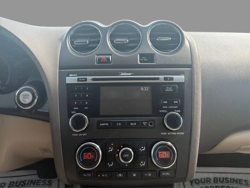 Used 2010 Nissan Altima 2.5 S w/ Premium Pkg FWD image 15