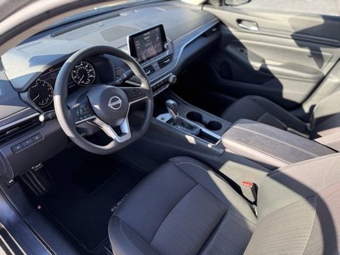 Used 2025 Nissan Altima 2.5 SV image 17