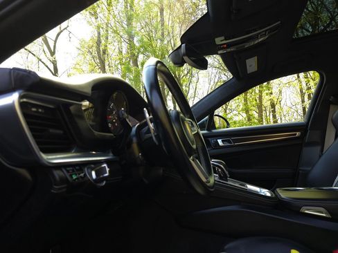 Used 2020 Porsche Panamera 4S image 38