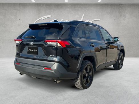 Used 2022 Toyota RAV4 XLE image 16