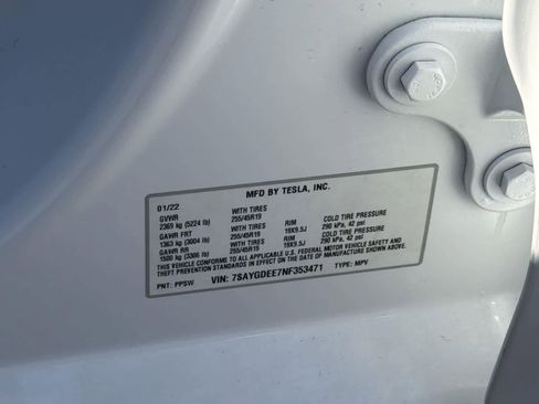 Used 2022 Tesla Model Y Long Range image 9