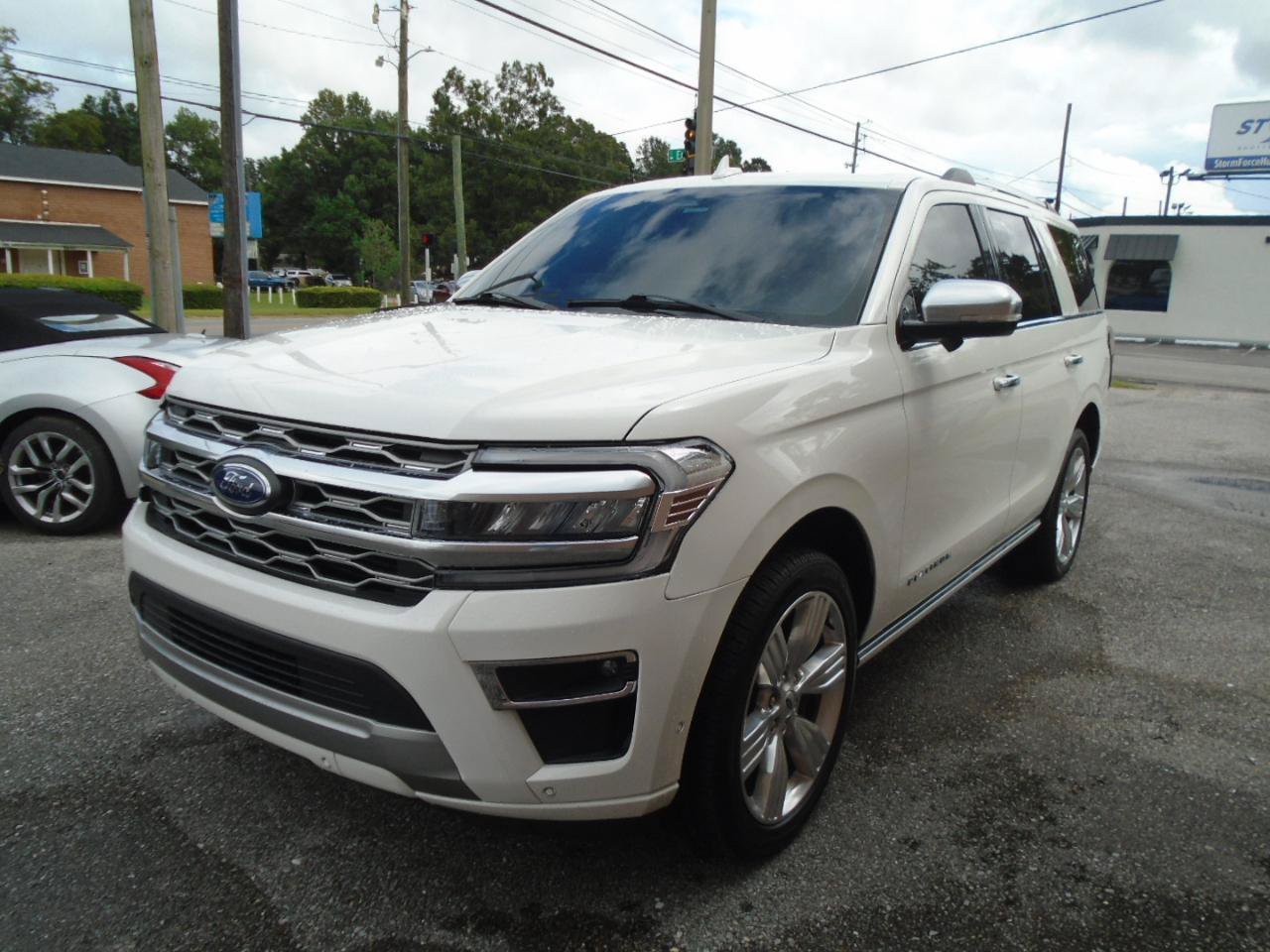 Used 2024 Ford Expedition Platinum RWD image 3