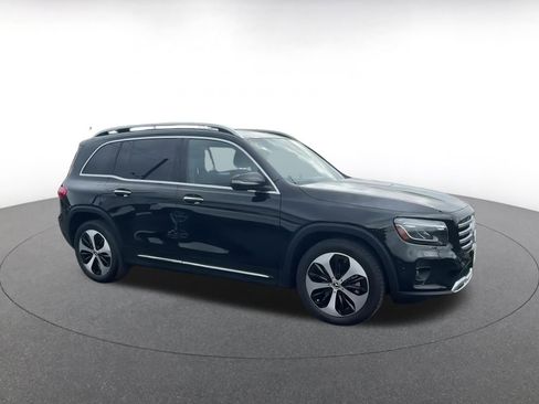 Used 2024 Mercedes-Benz GLB 250 image 2