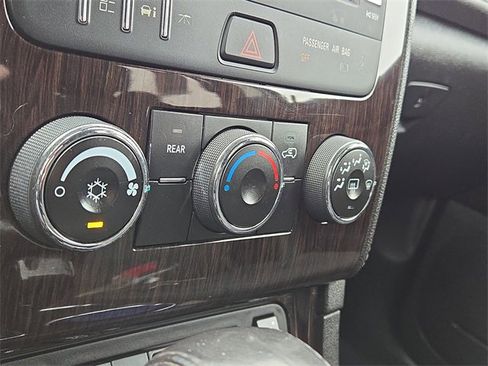 Used 2017 Chevrolet Traverse LT w/ Style and Technology Package image 12