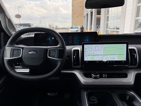 Used 2025 Ford Expedition Active RWD image 7