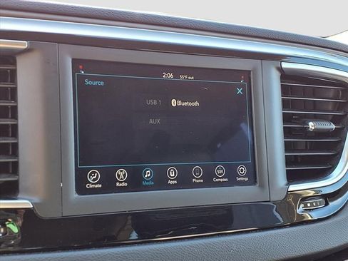 Used 2020 Chrysler Voyager Lxi image 9