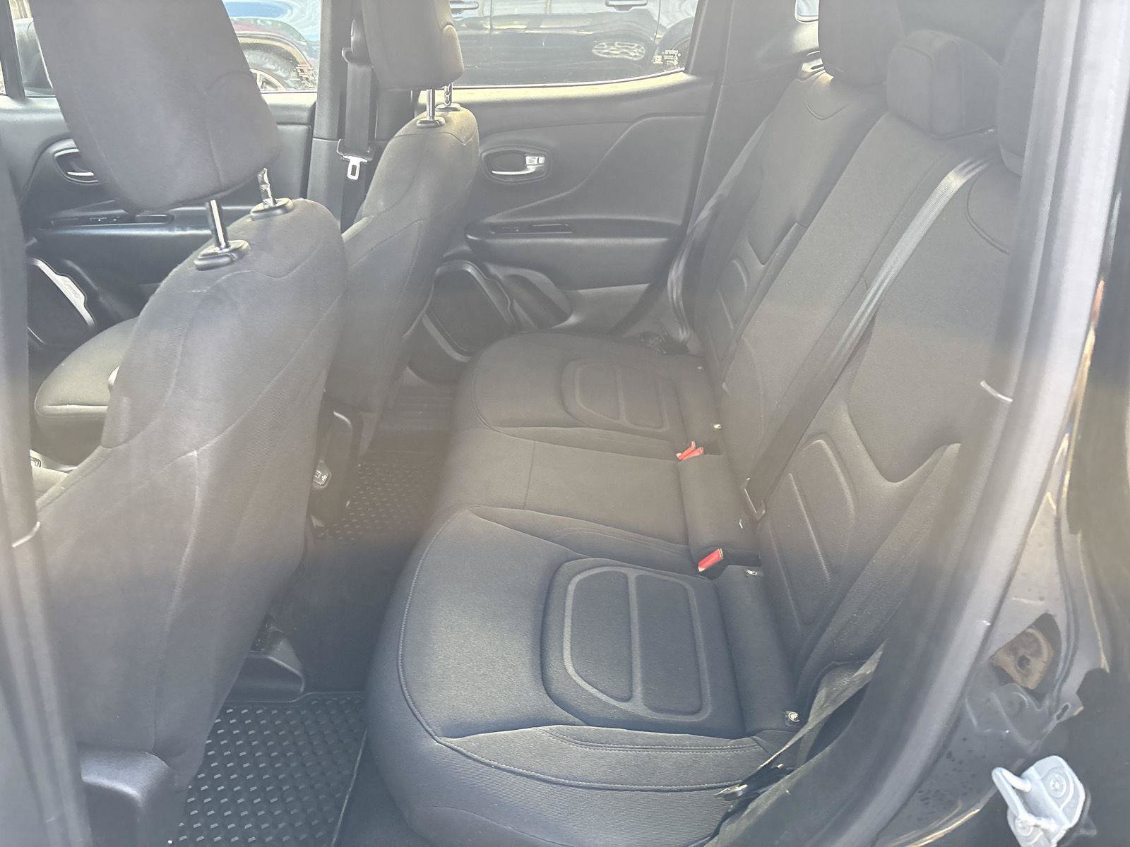 Used 2022 Jeep Renegade Latitude AWD/4WD image 10