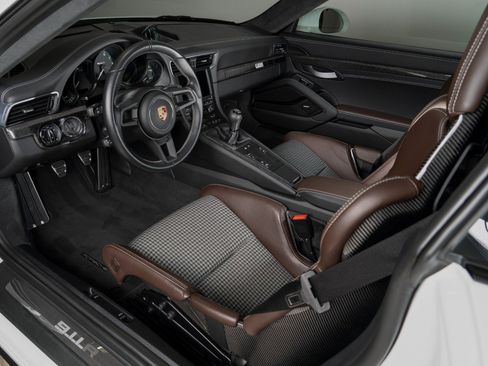 Used 2016 Porsche 911 R image 15