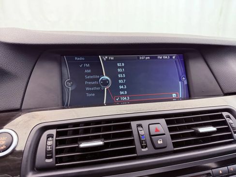 Used 2011 BMW 550i xDrive Sedan AWD/4WD image 26