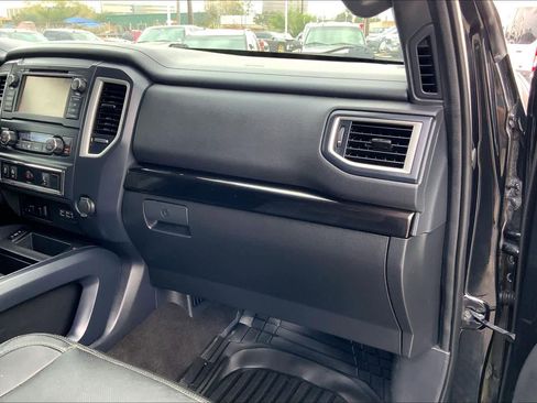 Used 2019 Nissan Titan SV w/ SV Convenience Package image 17