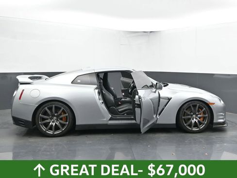 Used 2012 Nissan GT-R Premium image 61