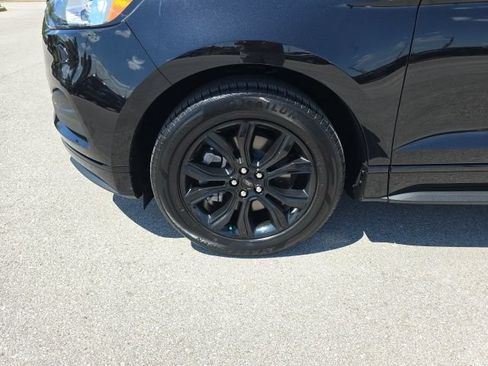 Certified 2022 Ford Edge SE w/ Black Appearance Package AWD/4WD image 9