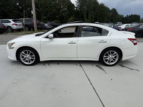 Used 2011 Nissan Maxima 3.5 SV w/ Premium Pkg FWD image 4