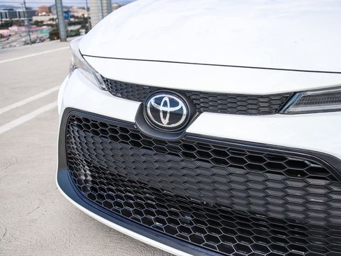 Used 2021 Toyota Corolla LE image 5