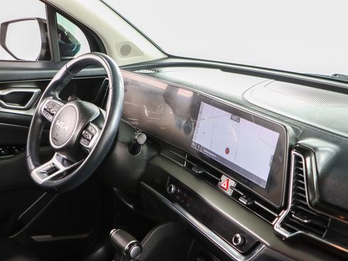 Used 2024 Kia Sportage EX FWD image 25