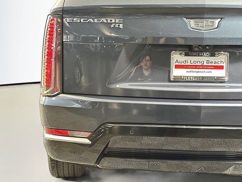 Used 2025 Cadillac Escalade IQ Luxury 2 w/ LPO, Premium Carpet Package AWD/4WD image 18