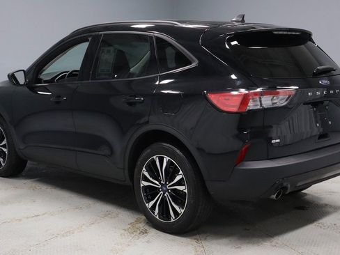 Used 2022 Ford Escape SE w/ SE Sport Appearance Package image 9