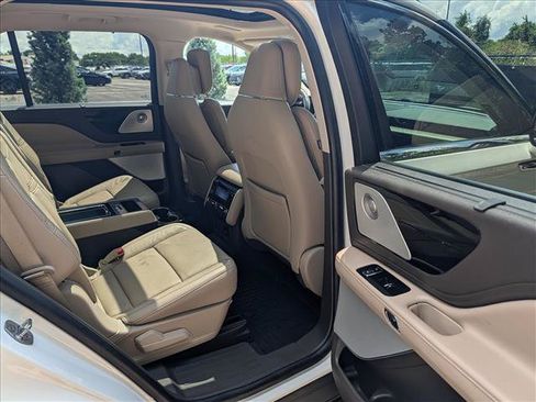 Used 2023 Lincoln Aviator Reserve w/ Equipment Group 201A AWD/4WD image 17