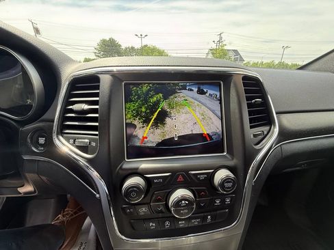 Used 2018 Jeep Grand Cherokee Limited AWD/4WD image 10