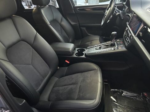 Used 2020 Porsche Macan Base AWD 4dr SUV image 23