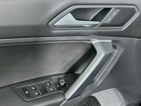 Used 2019 Volkswagen Tiguan SE w/ Panoramic Sunroof Package AWD/4WD image 15