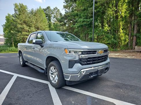 Used 2024 Chevrolet Silverado 1500 LT AWD/4WD image 3
