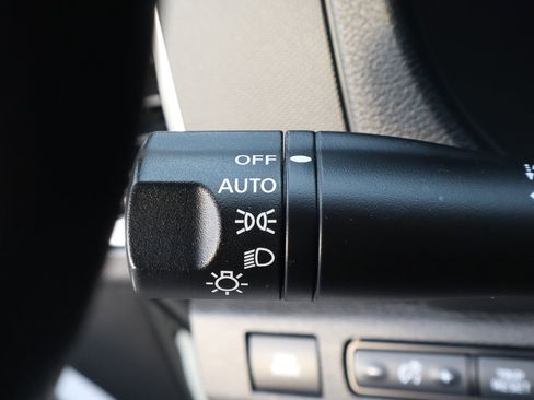 Used 2022 Nissan Frontier SV image 19