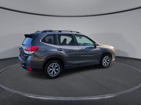 Used 2020 Subaru Forester Premium image 8
